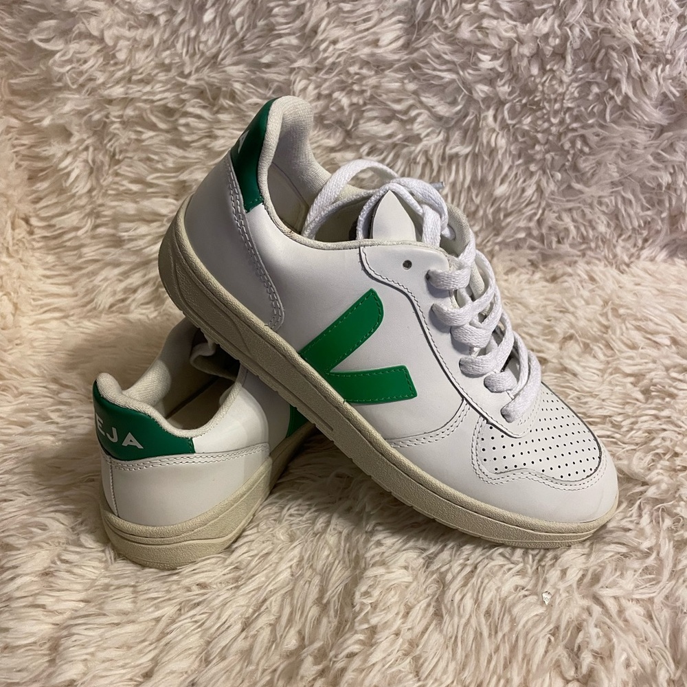 Veja V-10 Sneaker
